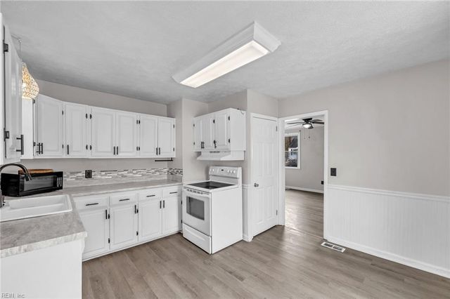 13 E Lamington RD, Hampton, VA 23669