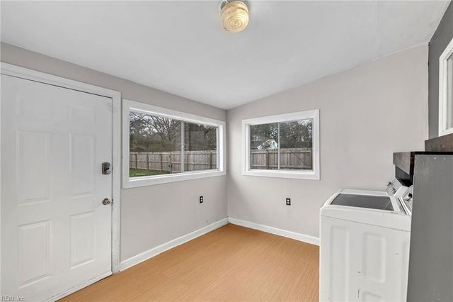 13 E Lamington RD, Hampton, VA 23669