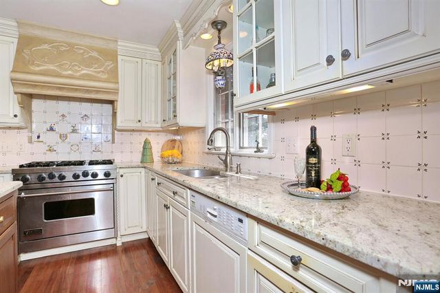 328 Ridgewood Avenue, Ridgewood, NJ 07450