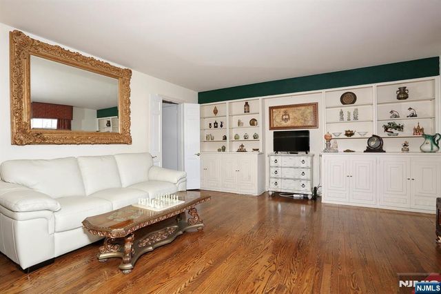 328 Ridgewood Avenue, Ridgewood, NJ 07450