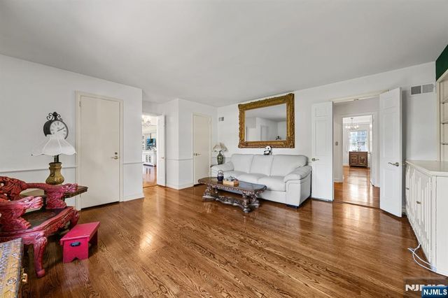 328 Ridgewood Avenue, Ridgewood, NJ 07450