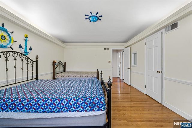 328 Ridgewood Avenue, Ridgewood, NJ 07450