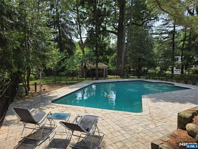 328 Ridgewood Avenue, Ridgewood, NJ 07450