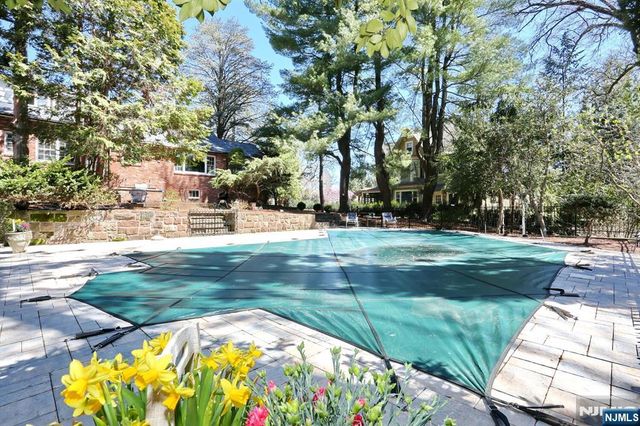 328 Ridgewood Avenue, Ridgewood, NJ 07450