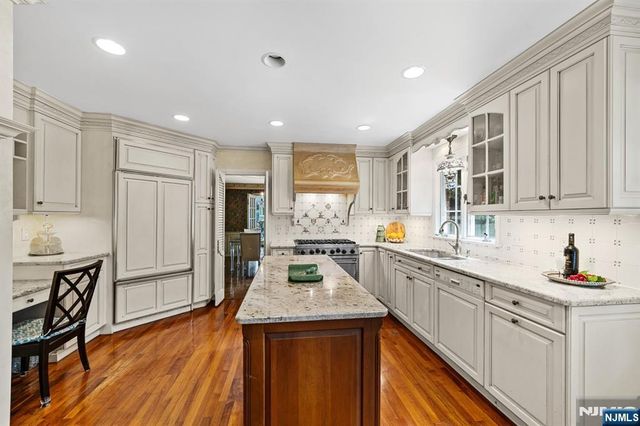 328 Ridgewood Avenue, Ridgewood, NJ 07450