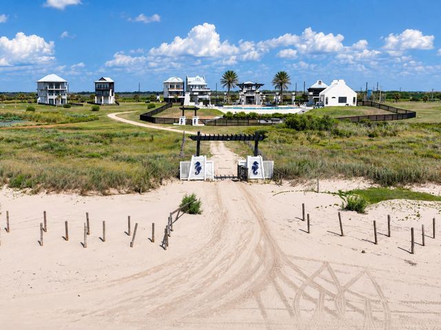 422 Seagrass, Gilchrist, TX 77617