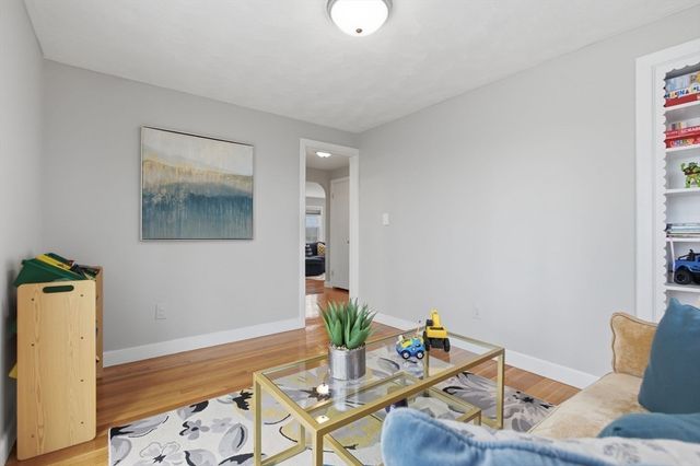 20 Hilltop Ter, Woburn, MA 01801