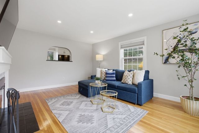 20 Hilltop Ter, Woburn, MA 01801