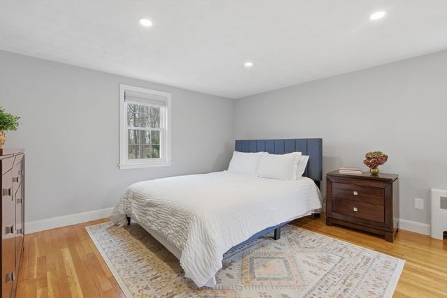 20 Hilltop Ter, Woburn, MA 01801