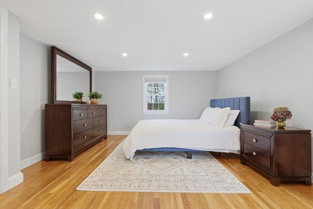 20 Hilltop Ter, Woburn, MA 01801