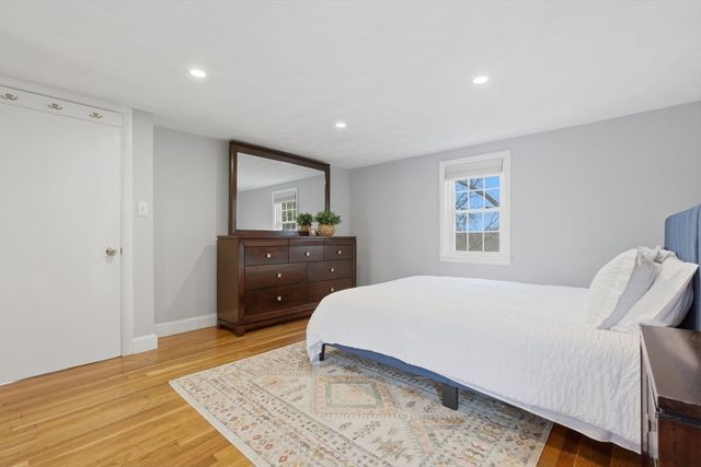 20 Hilltop Ter, Woburn, MA 01801