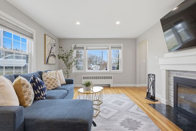 20 Hilltop Ter, Woburn, MA 01801