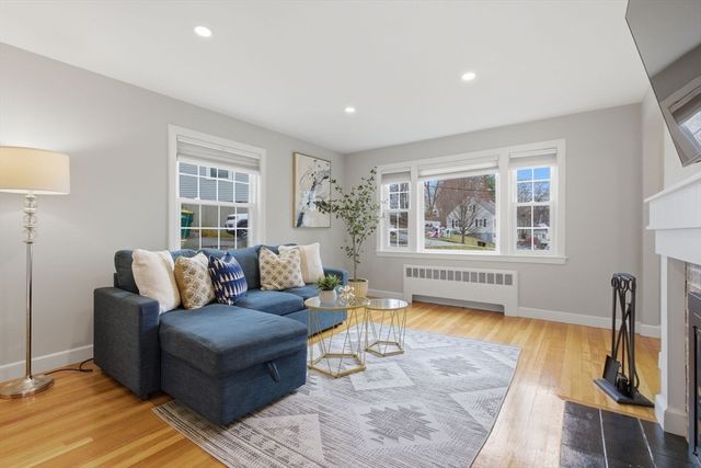 20 Hilltop Ter, Woburn, MA 01801