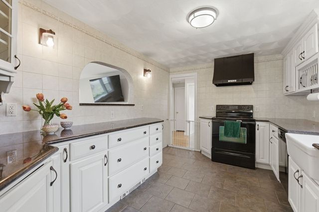 20 Hilltop Ter, Woburn, MA 01801