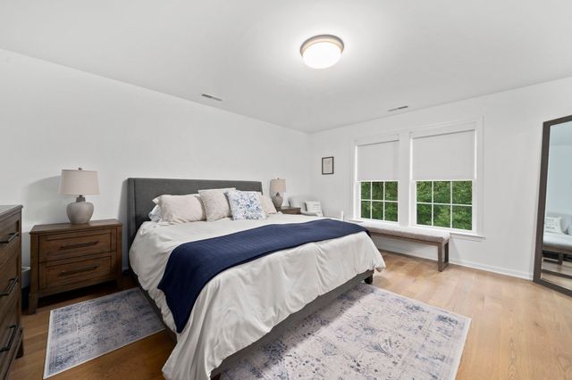 33 Skyhawk Cir, Weymouth, MA 02190