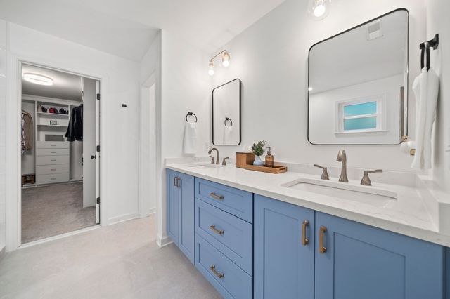 33 Skyhawk Cir, Weymouth, MA 02190