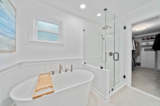 33 Skyhawk Cir, Weymouth, MA 02190