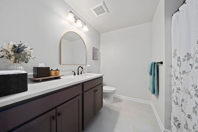 33 Skyhawk Cir, Weymouth, MA 02190