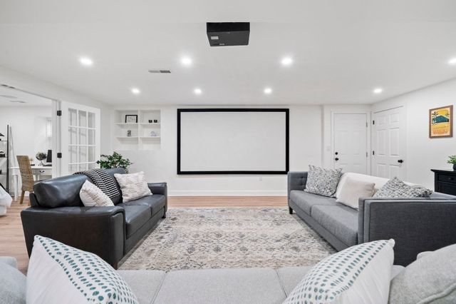 33 Skyhawk Cir, Weymouth, MA 02190