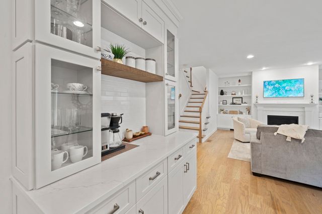 33 Skyhawk Cir, Weymouth, MA 02190