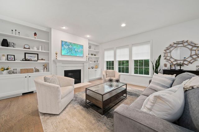 33 Skyhawk Cir, Weymouth, MA 02190