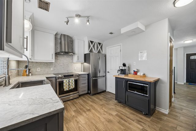 1802 N Prairie Avenue, Dallas, TX 75204