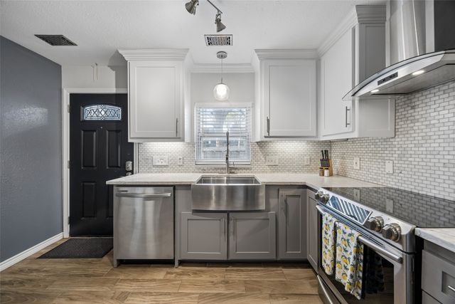 1802 N Prairie Avenue, Dallas, TX 75204