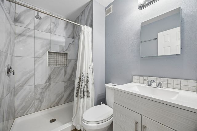 1802 N Prairie Avenue, Dallas, TX 75204