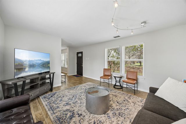 1802 N Prairie Avenue, Dallas, TX 75204