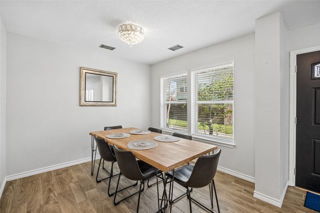 1802 N Prairie Avenue, Dallas, TX 75204