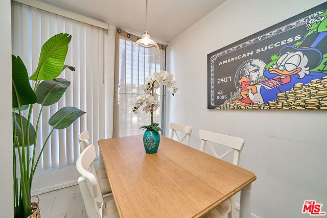 425 S Kenmore Avenue 104, Los Angeles, CA 90020