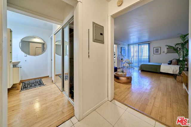 425 S Kenmore Avenue 104, Los Angeles, CA 90020