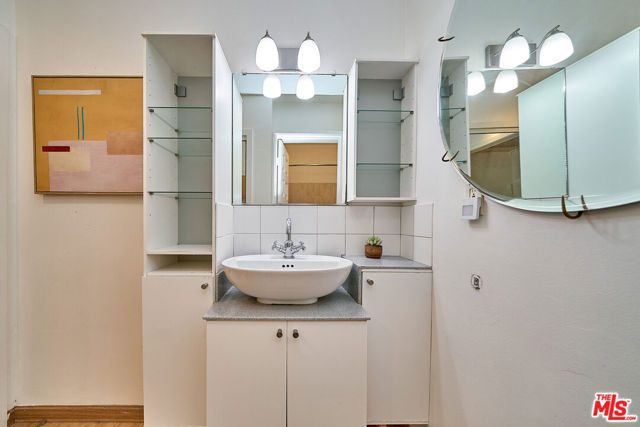 425 S Kenmore Avenue 104, Los Angeles, CA 90020