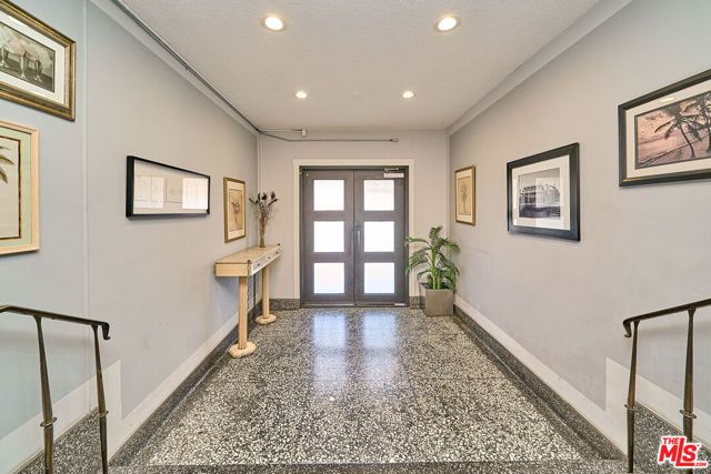 425 S Kenmore Avenue 104, Los Angeles, CA 90020