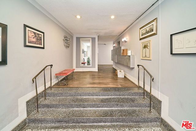 425 S Kenmore Avenue 104, Los Angeles, CA 90020