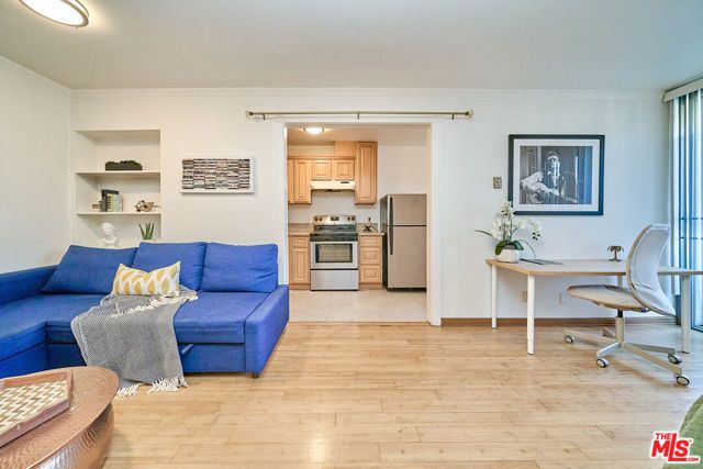 425 S Kenmore Avenue 104, Los Angeles, CA 90020