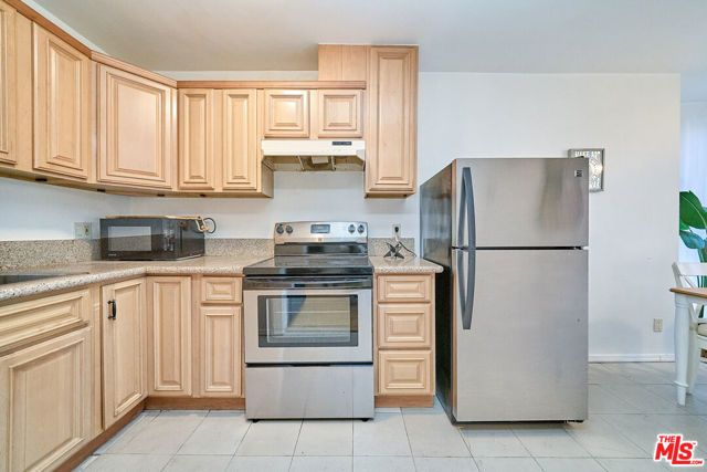 425 S Kenmore Avenue 104, Los Angeles, CA 90020