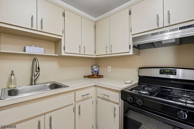 33 Henry Pl B2, Hackensack City, NJ 07601
