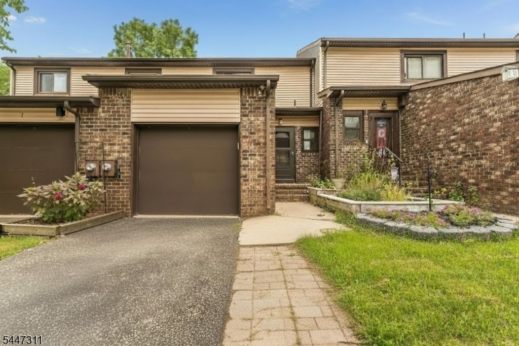 3 Chelsea Cir, Raritan Twp., NJ 08822