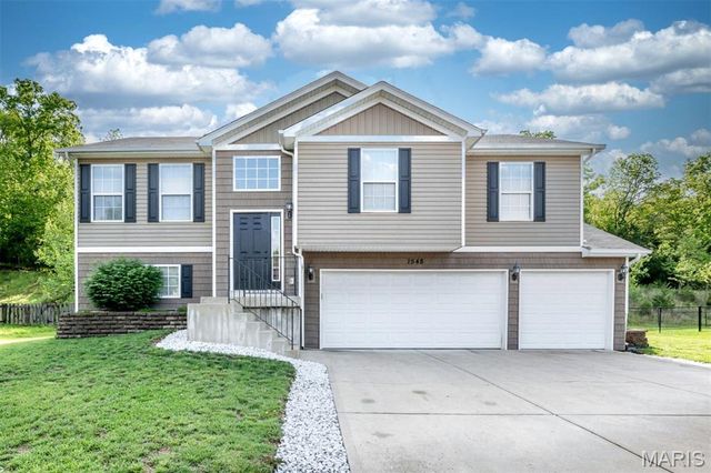 1548 St. Charles Dr, Hillsboro, MO 63050