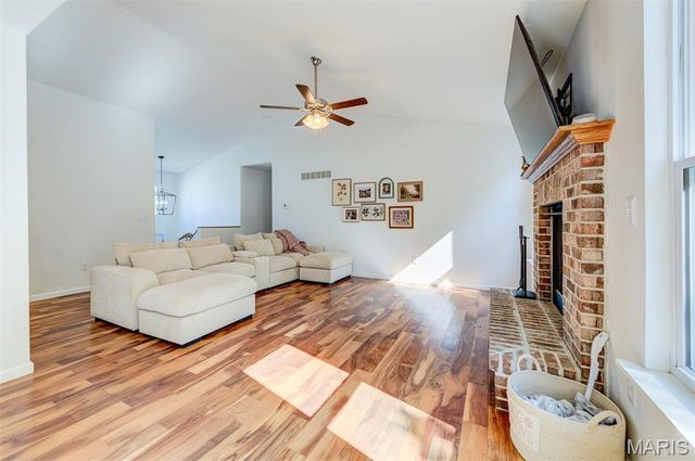 1548 St. Charles Dr, Hillsboro, MO 63050