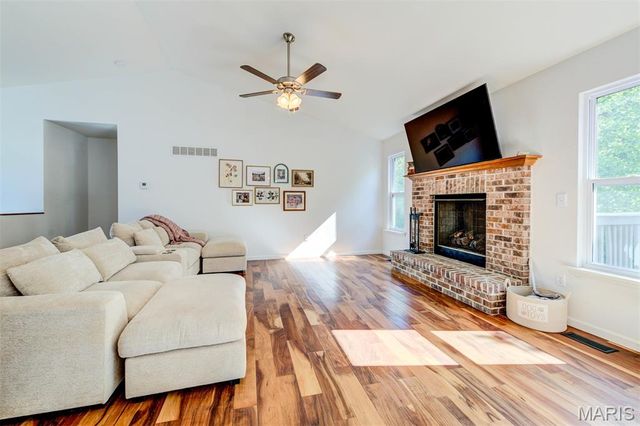 1548 St. Charles Dr, Hillsboro, MO 63050