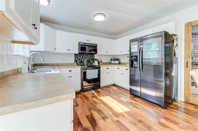1548 St. Charles Dr, Hillsboro, MO 63050