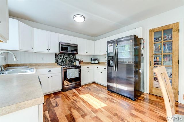 1548 St. Charles Dr, Hillsboro, MO 63050