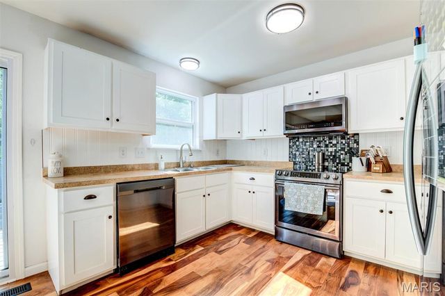 1548 St. Charles Dr, Hillsboro, MO 63050