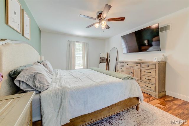 1548 St. Charles Dr, Hillsboro, MO 63050