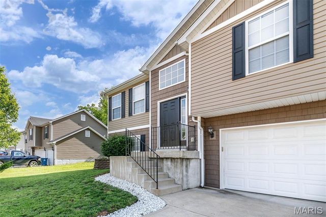 1548 St. Charles Dr, Hillsboro, MO 63050