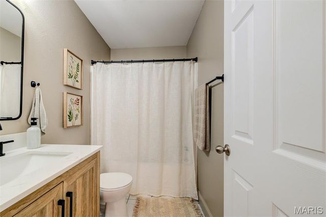 1548 St. Charles Dr, Hillsboro, MO 63050