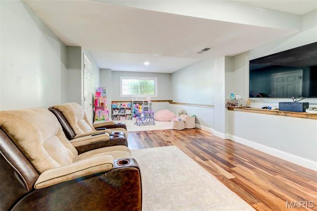 1548 St. Charles Dr, Hillsboro, MO 63050
