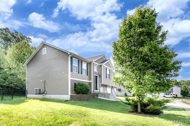 1548 St. Charles Dr, Hillsboro, MO 63050